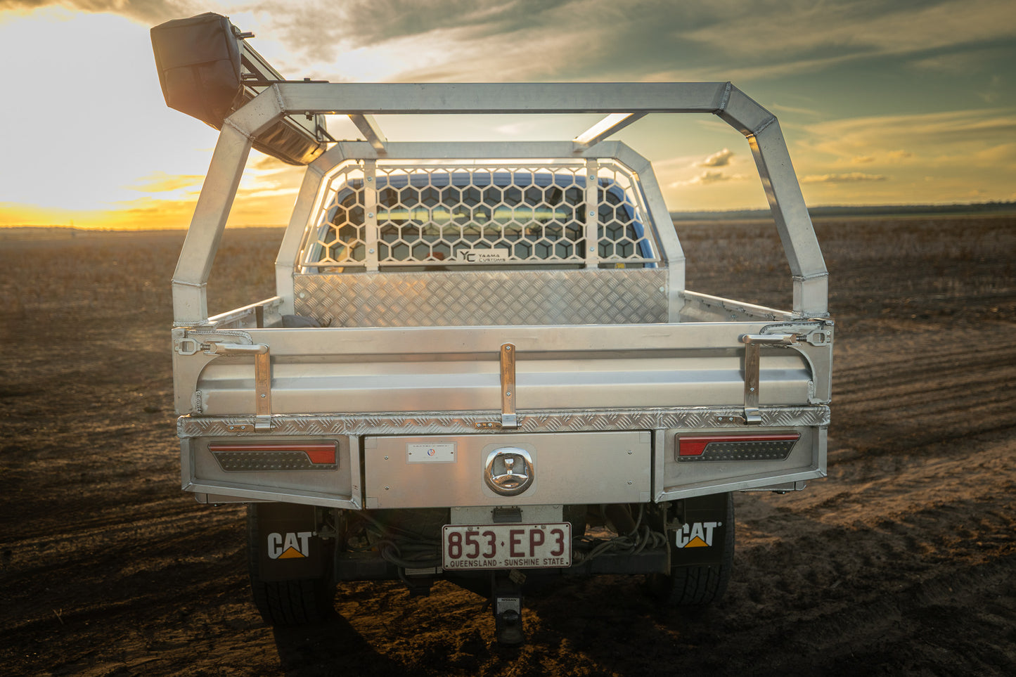 Heavy-Duty Alloy Tray – Dual Cab Utes | 5mm Folded Floor | 900mm Trundle | Under-Tray Boxes | 95L Water System