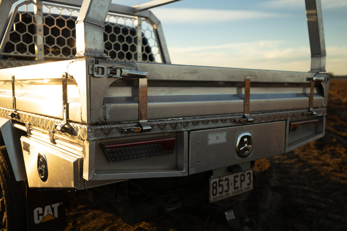 Heavy-Duty Alloy Tray – Dual Cab Utes | 5mm Folded Floor | 900mm Trundle | Under-Tray Boxes | 95L Water System