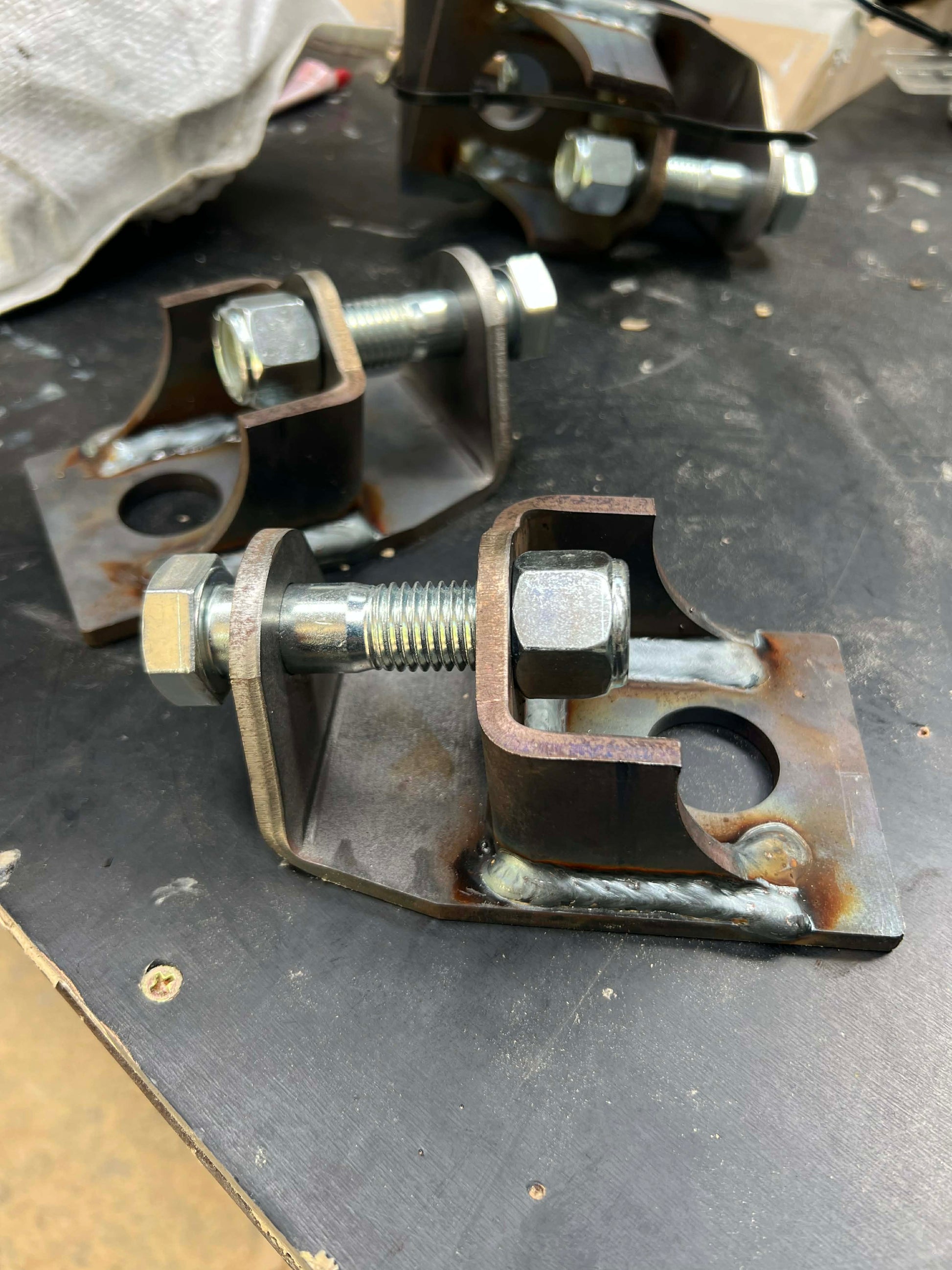 Close-up of heavy duty welds on Nissan Patrol rear lower shock mount